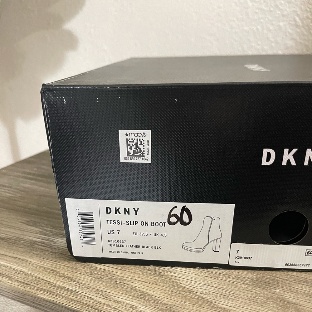 DKNY size 7